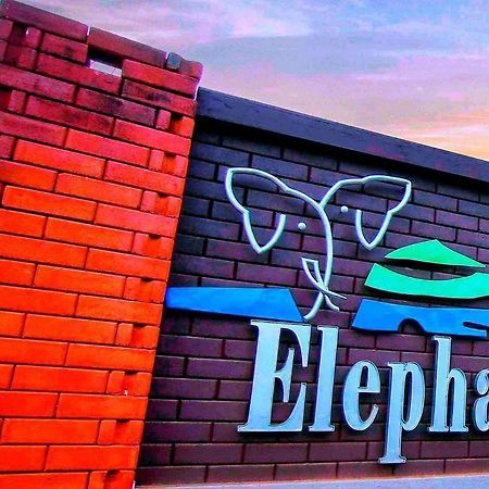 Elephas Resort & Spa 锡吉里亚 外观 照片